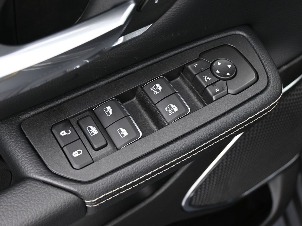 New 2026 Granite Crystal Metallic Clearcoat Ram Laramie image 18