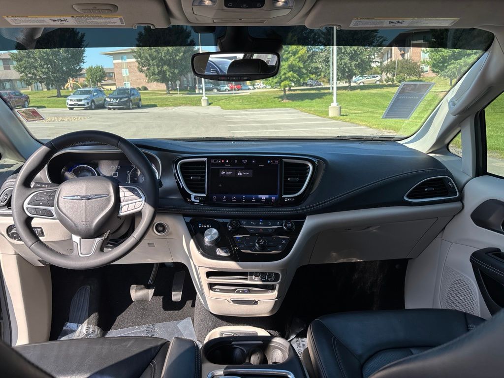 Used 2022 Chrysler Pacifica Van