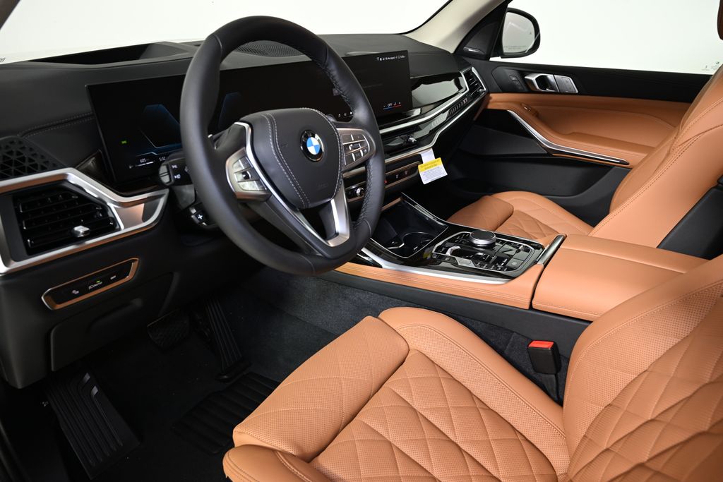 Thumbnail: 2026 BMW X7 - 15