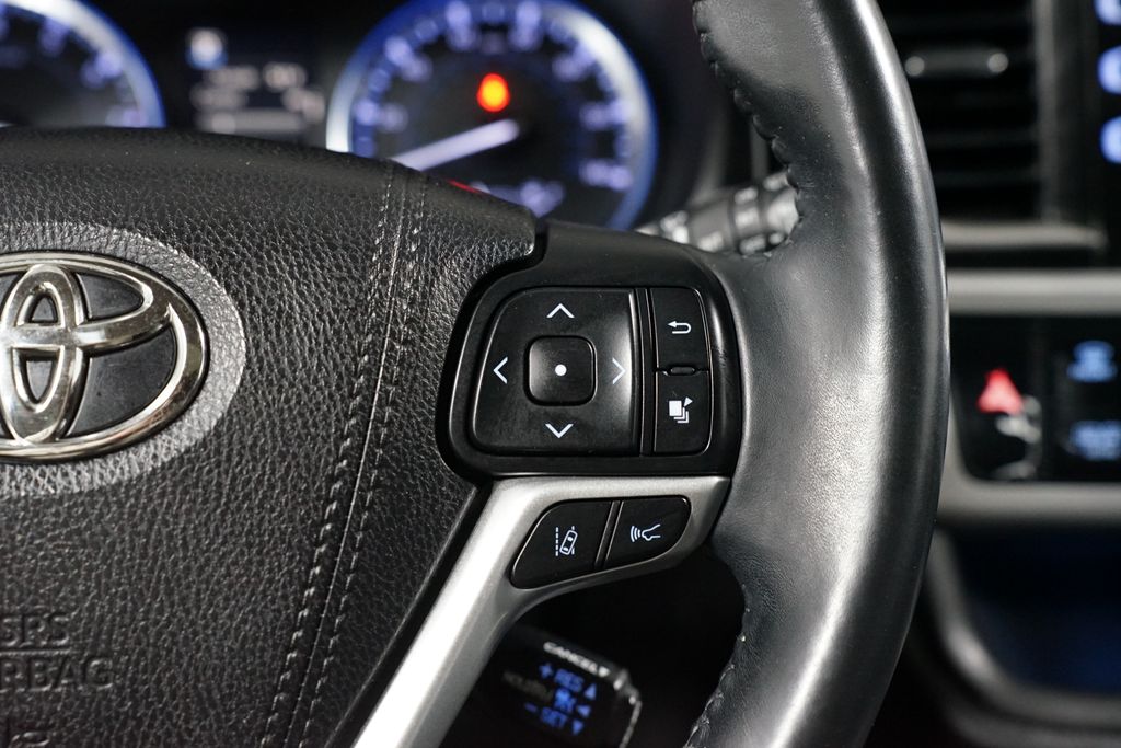 Thumbnail: 2018 Toyota Highlander - 13