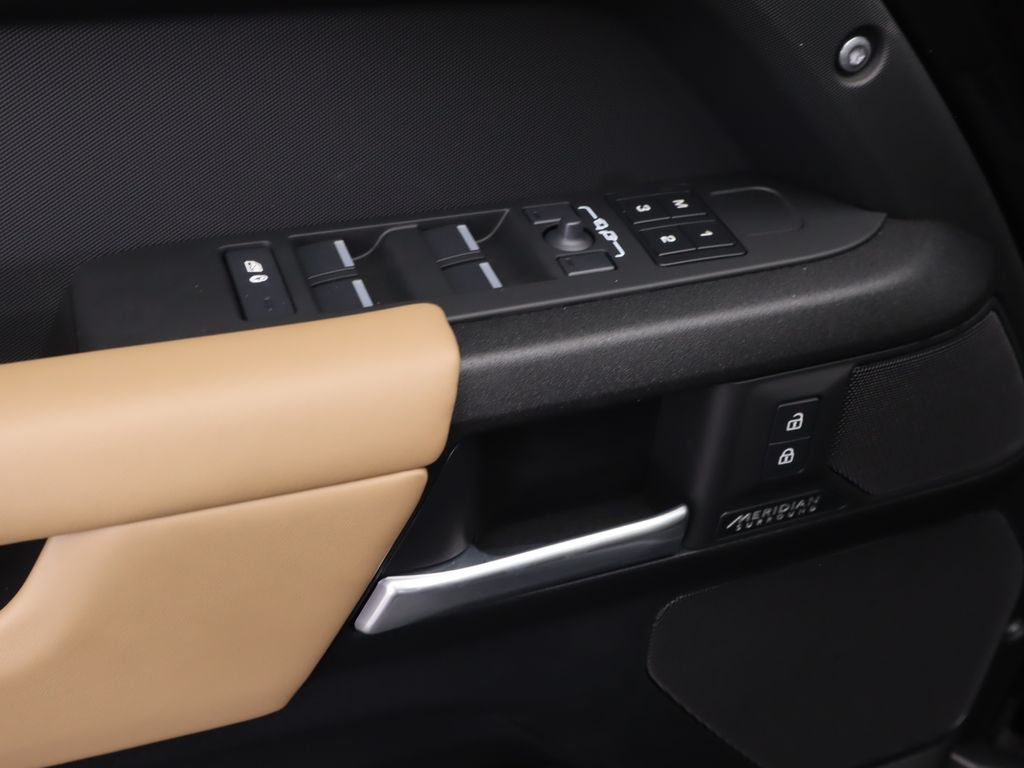 Thumbnail: 2025 Land Rover Defender - 24