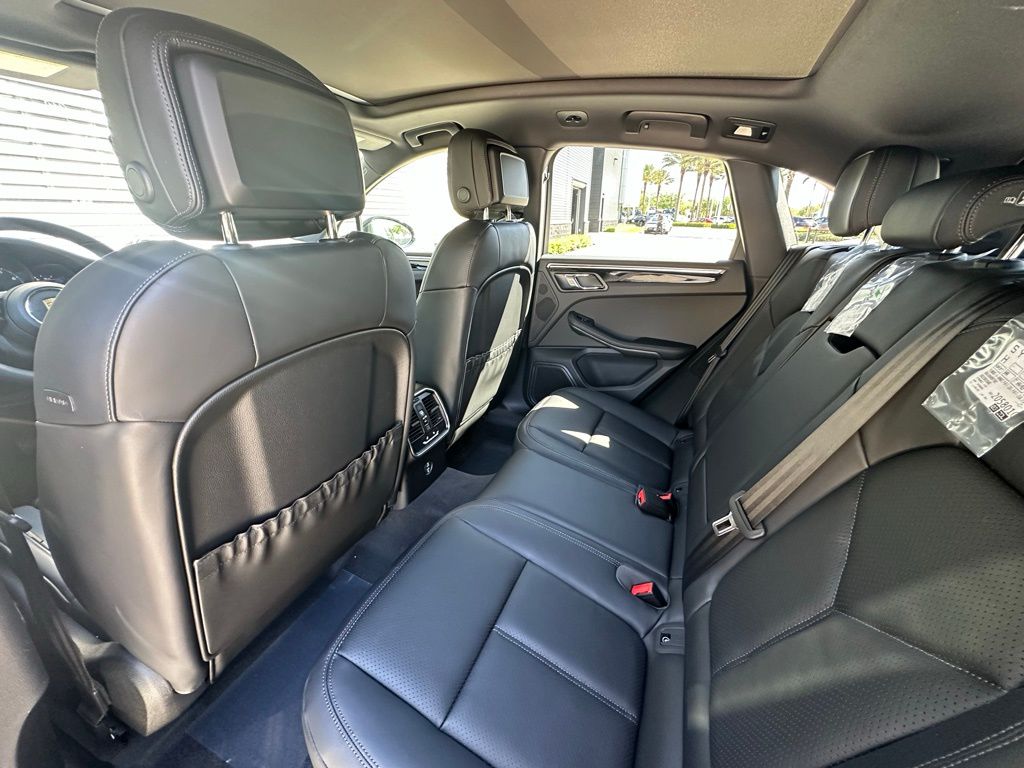 2025 Porsche Macan  28
