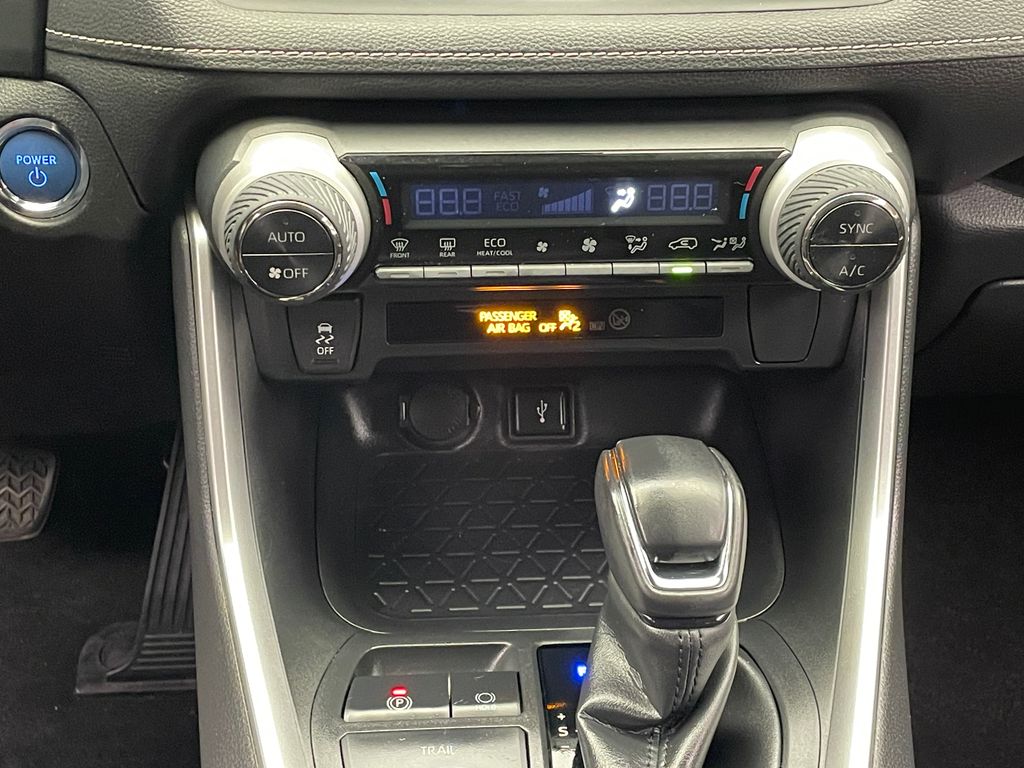 2021 Toyota RAV4 XLE Premium 27