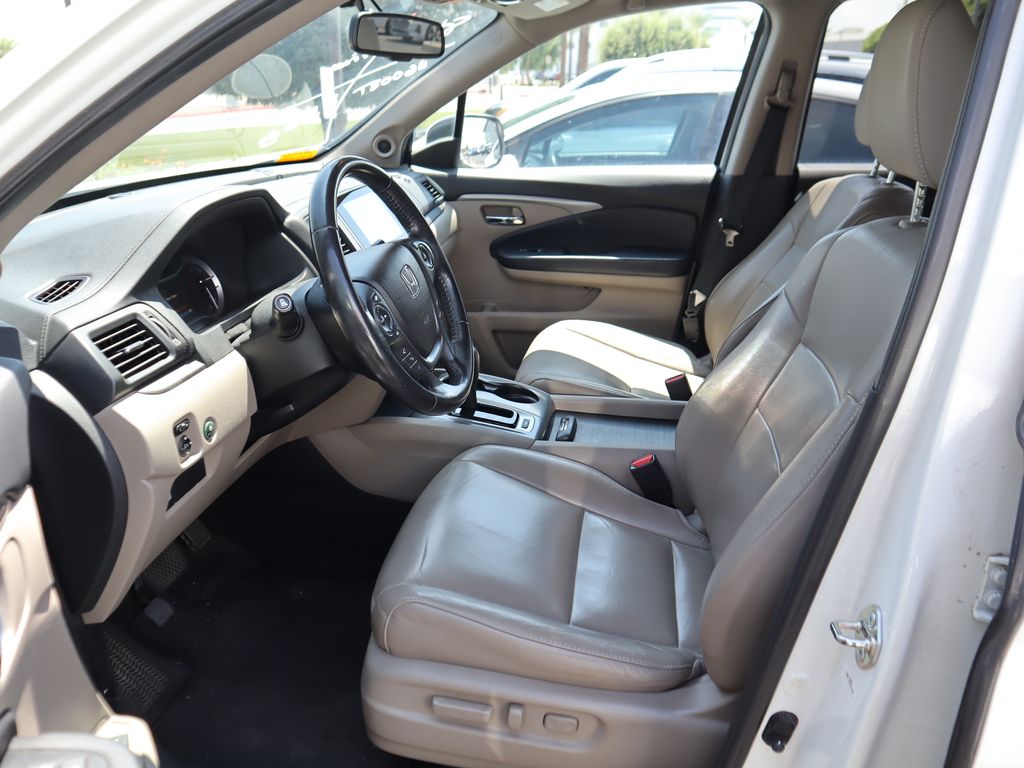 Thumbnail: 2018 Honda Pilot - 9