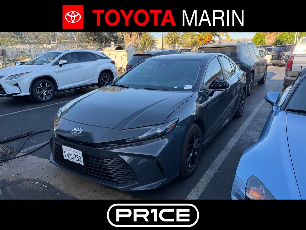 2025 Toyota Camry LE Hybrid's photo