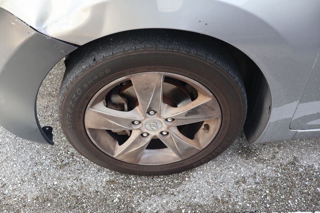 Thumbnail: 2013 Hyundai Elantra - 4