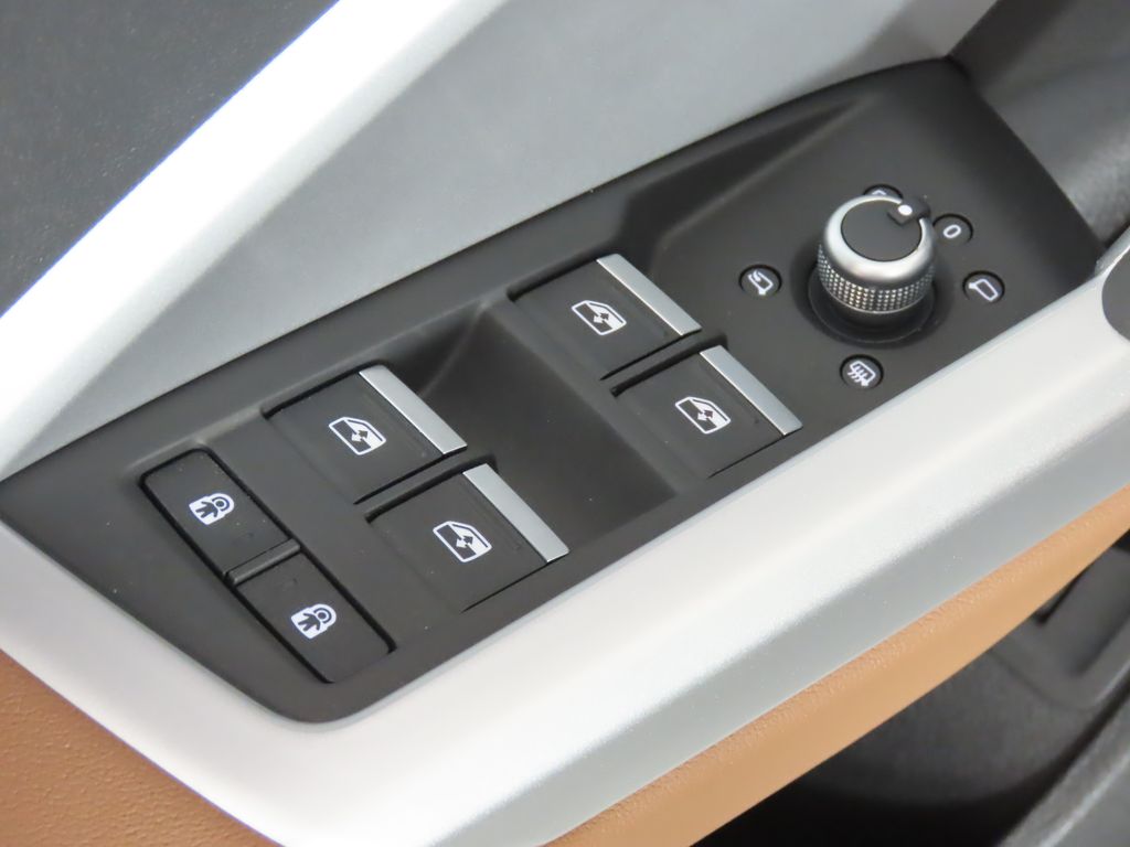 Thumbnail: 2025 Audi Q3 - 30