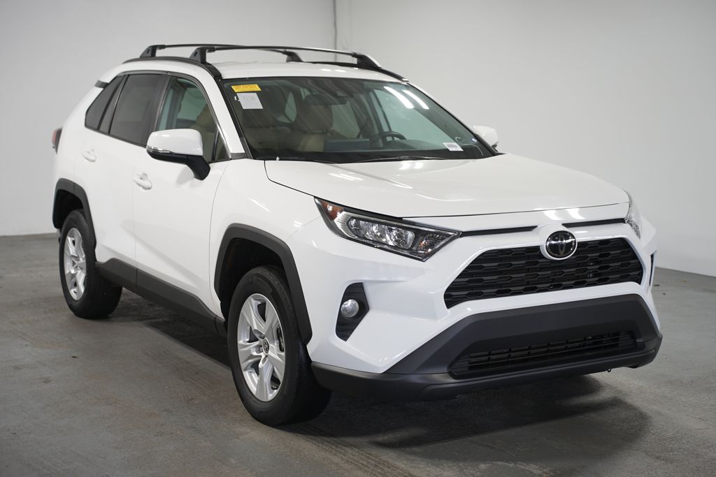 2021 Toyota RAV4 XLE 3