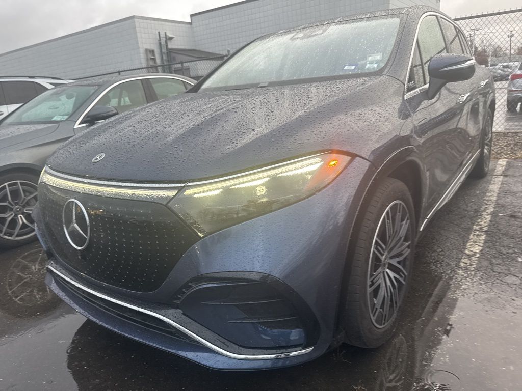 Thumbnail: 2023 Mercedes-Benz EQS - 4