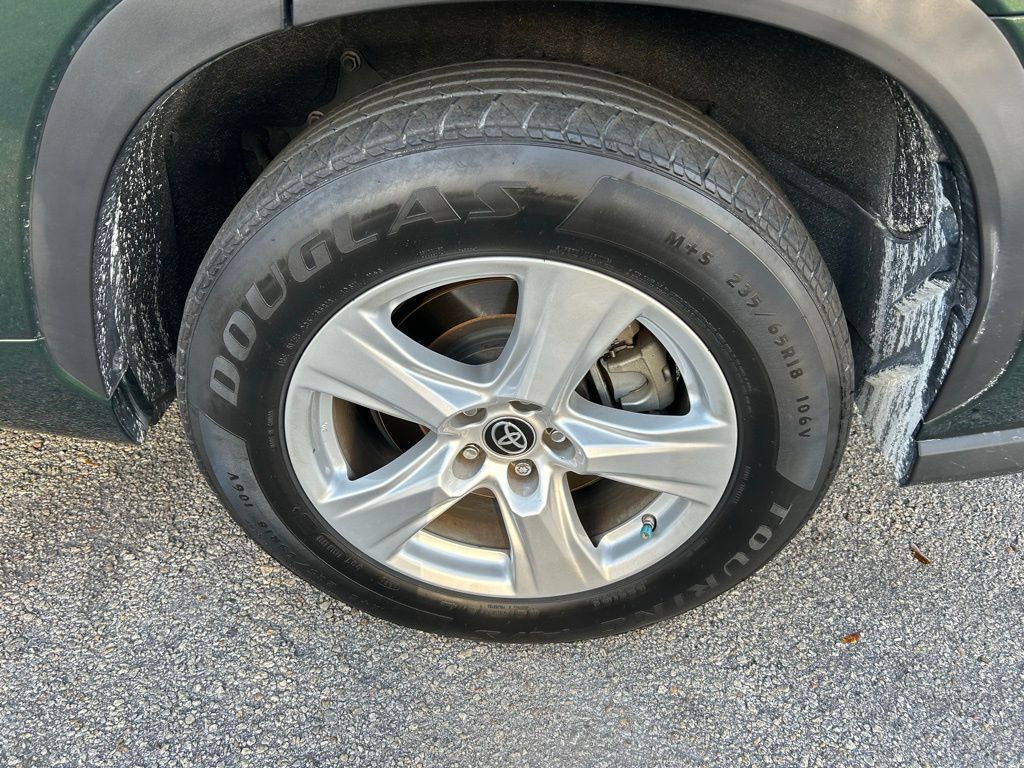 Thumbnail: 2023 Toyota Highlander - 9