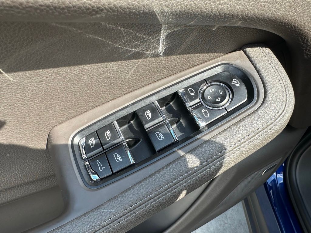 Thumbnail: 2022 Porsche Macan - 21