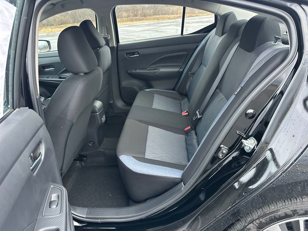 2025 Nissan Versa 1.6 SV photo