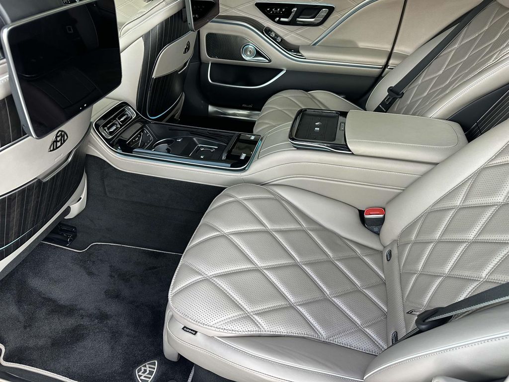 Thumbnail: 2025 Mercedes-Benz S-Class - 10