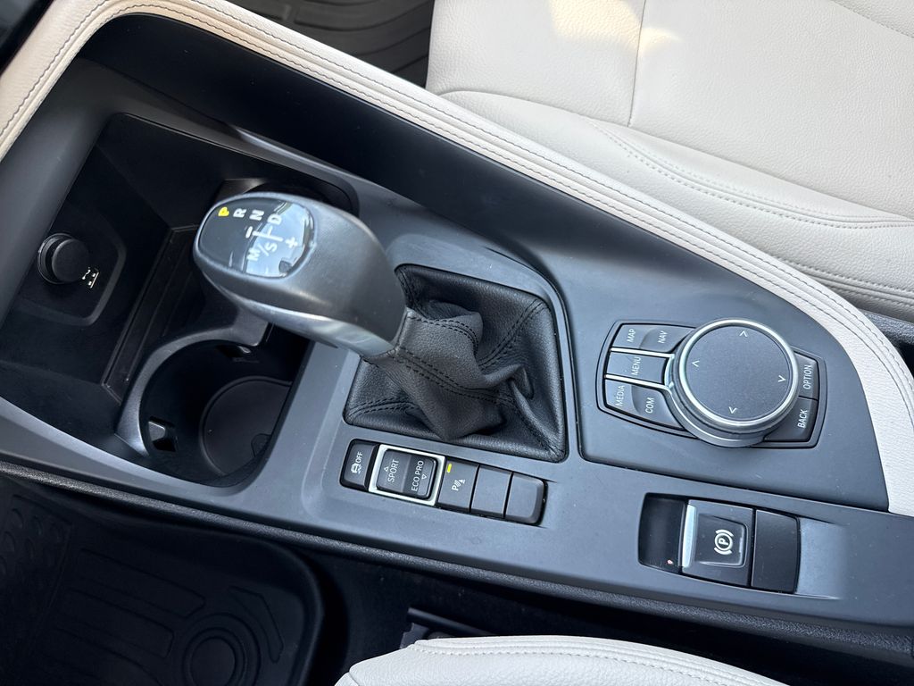 Used 2019 Silver BMW sDrive28i image 24