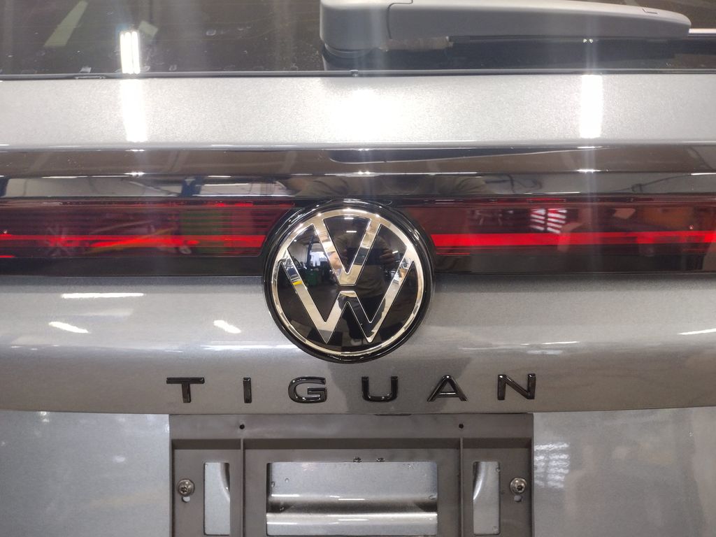 2025 Volkswagen Tiguan 2.0T SE R-Line Black