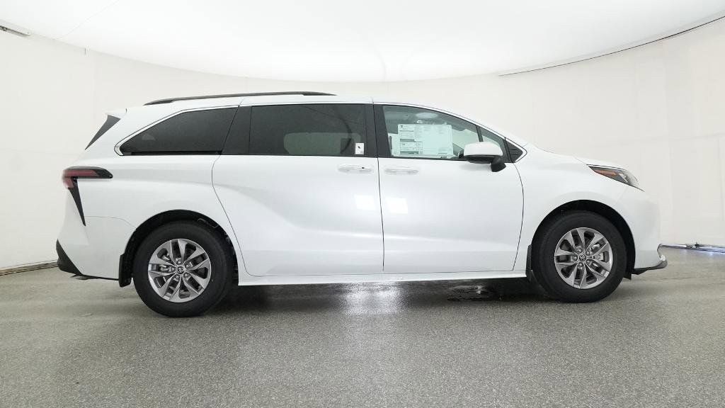 Thumbnail: 2025 Toyota Sienna - 20
