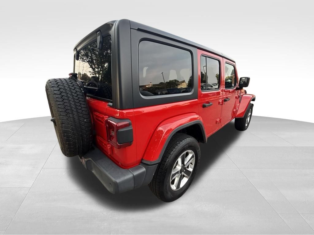 Used 2018 Red Jeep Unlimited Sahara image 7