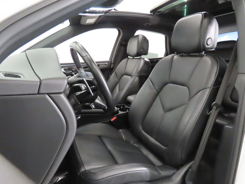 Thumbnail: 2022 Porsche Macan - 5