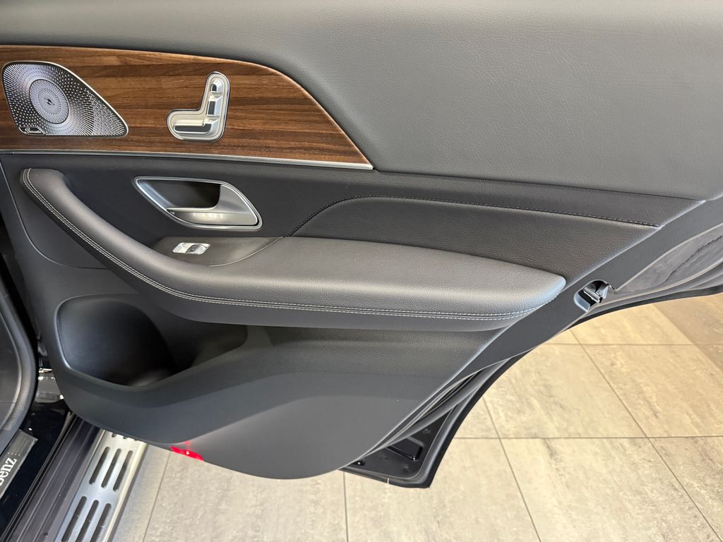 Thumbnail: 2026 Mercedes-Benz GLE - 30