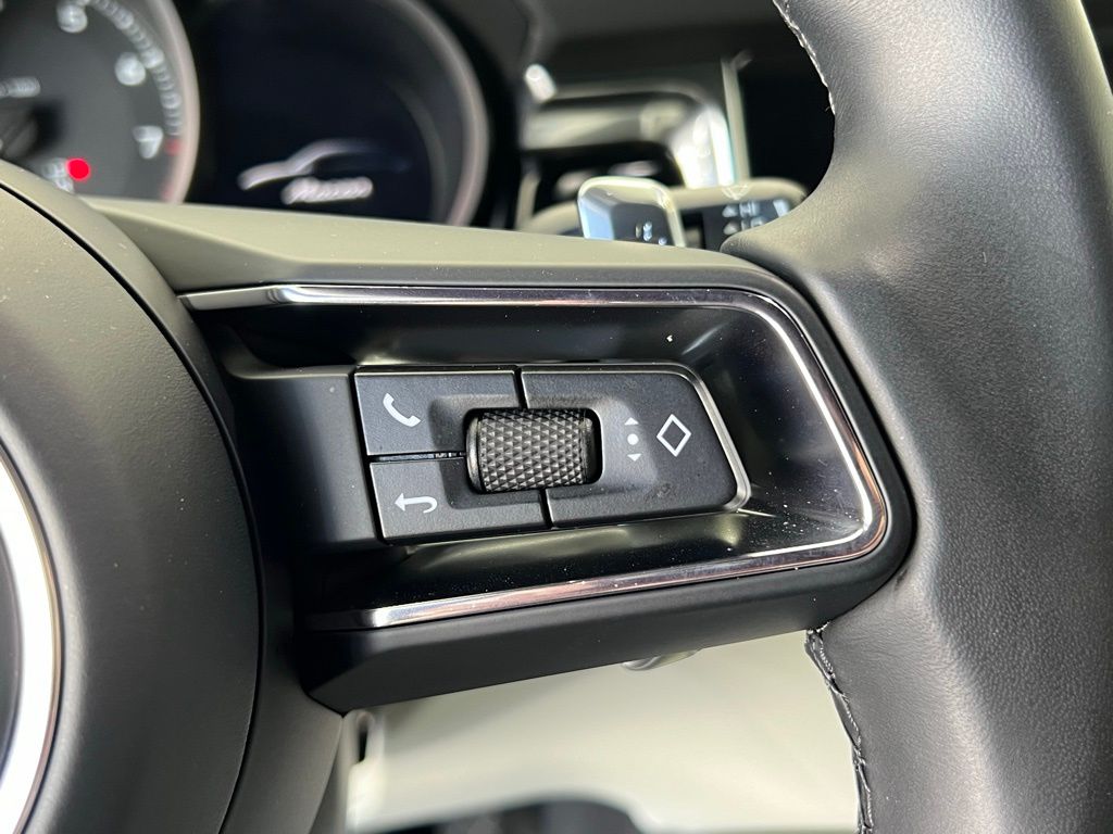 2025 Porsche Macan  8