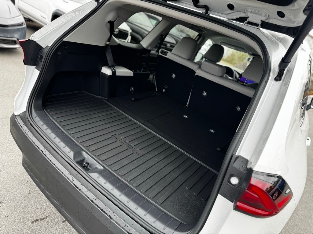2025 Toyota Grand Highlander LE AWD photo 11