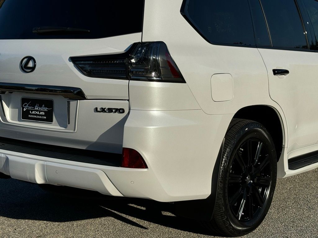 2021 Lexus LX 570 16