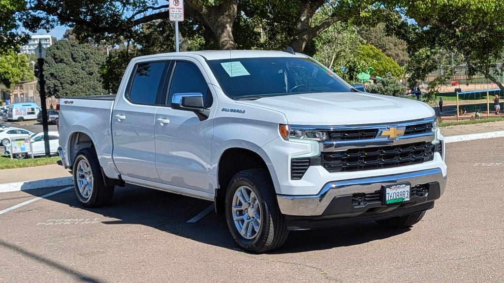 Used 2022 Chevrolet Silverado 1500 LT 4D Crew Cab