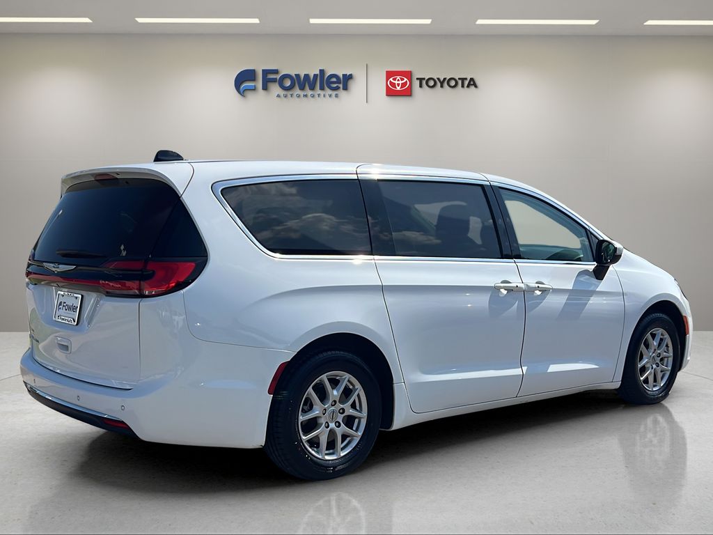 View vehicle photo 7