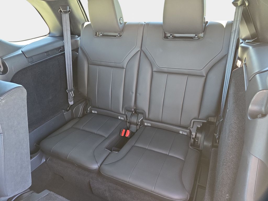 Used 2020 White Land Rover Landmark Edition image 16