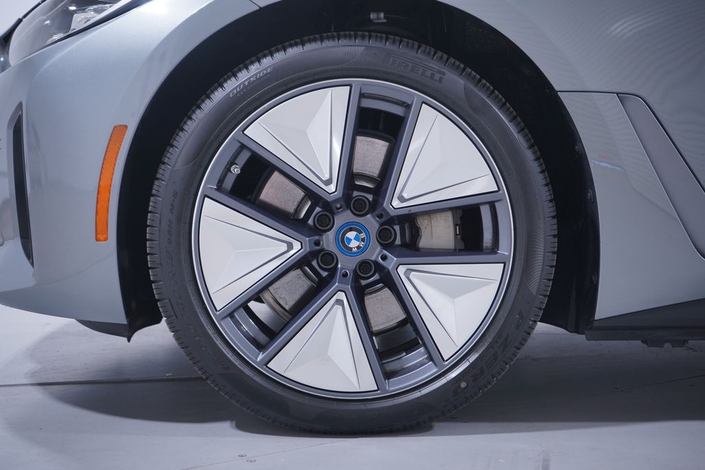 Thumbnail: 2023 BMW i4 - 2