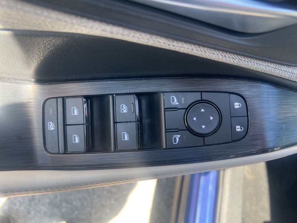 2021 Nissan Rogue SV photo