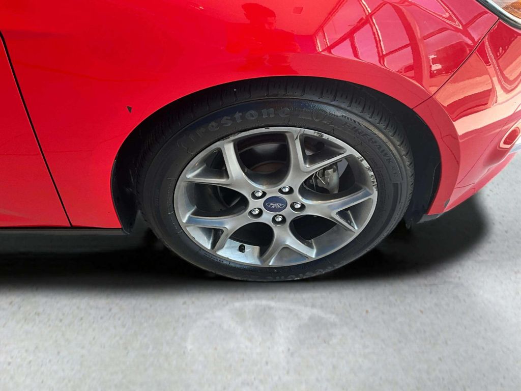 Used 2013 Race Red Ford SE image 32