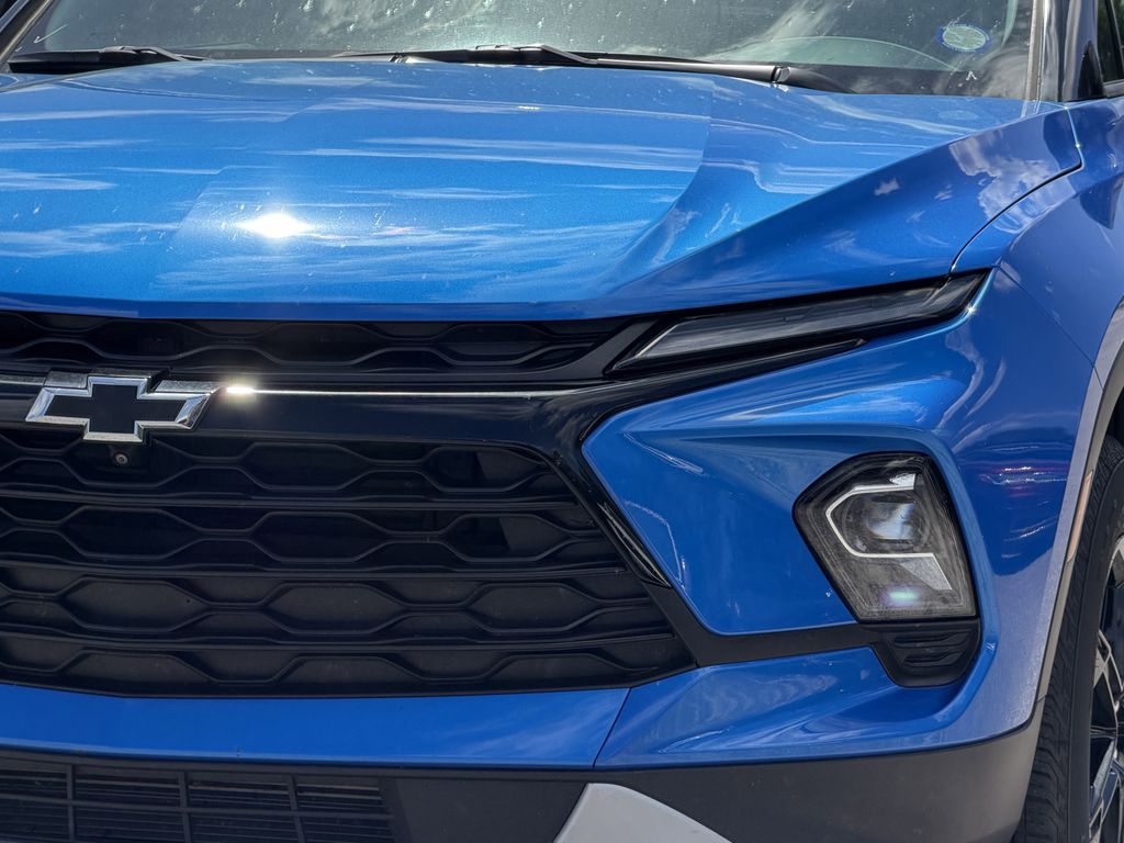 new 2025 Chevrolet Blazer car, priced at $33,991