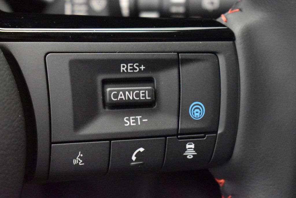 2025 Nissan Kicks SR 18