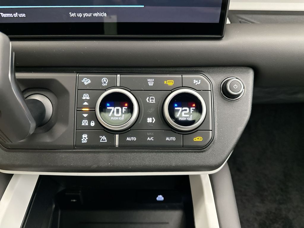 2025 Land Rover Defender 130 13
