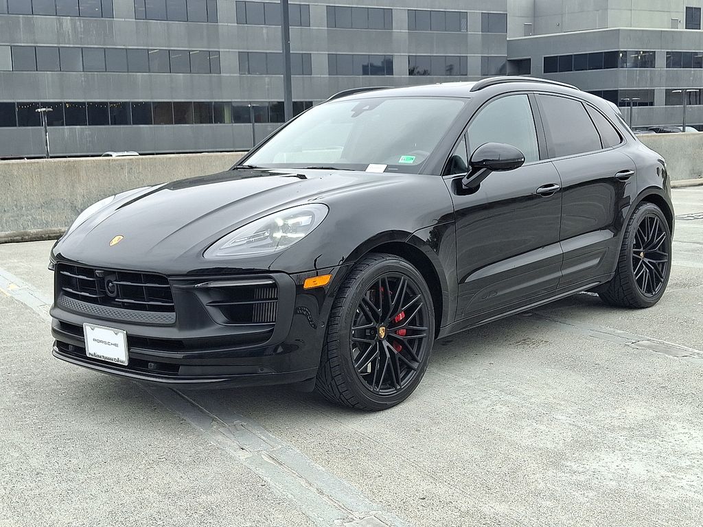 Thumbnail: 2022 Porsche Macan - 1