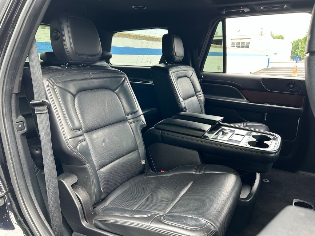 Thumbnail: 2020 Lincoln Navigator - 24