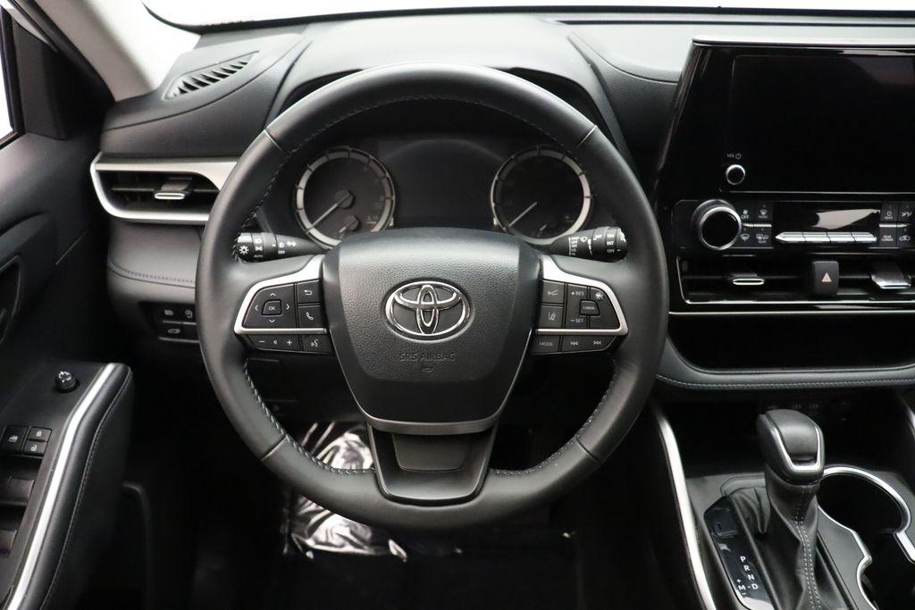2024 Toyota Highlander LE 23