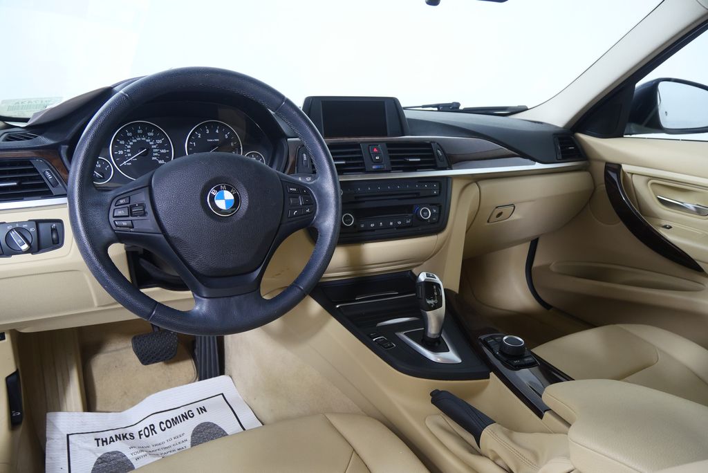 Thumbnail: 2013 BMW 3 Series - 18