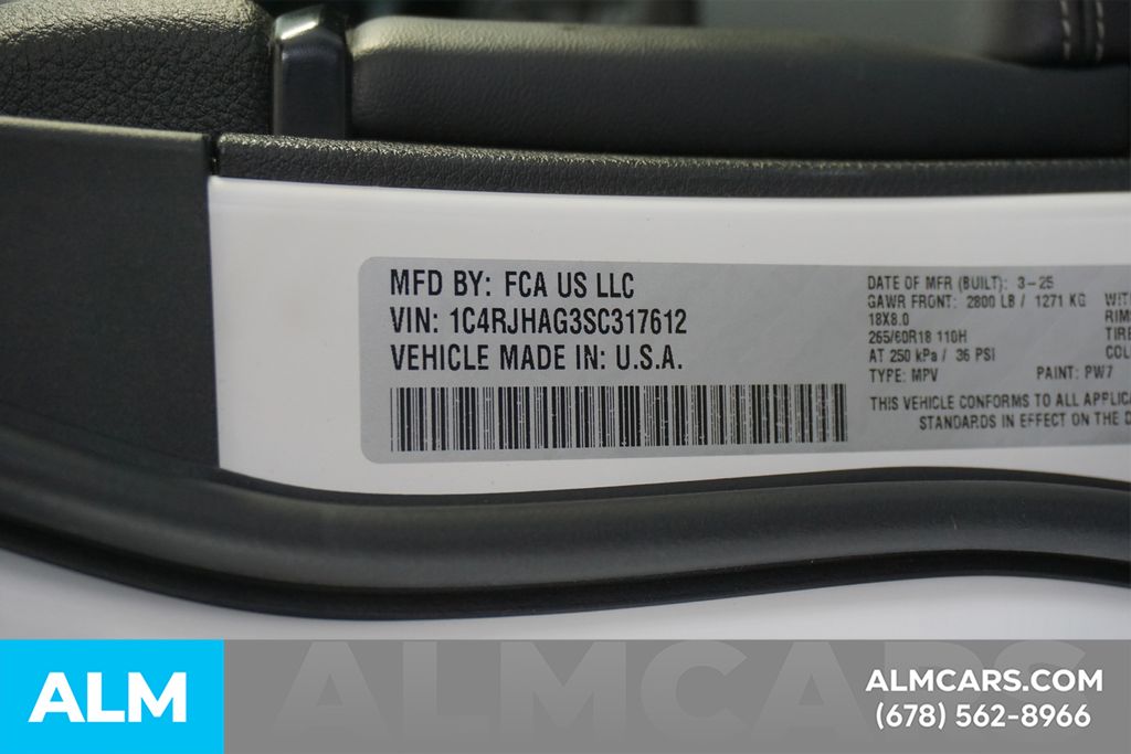 Used 2025 White/off-white Jeep Altitude image 62