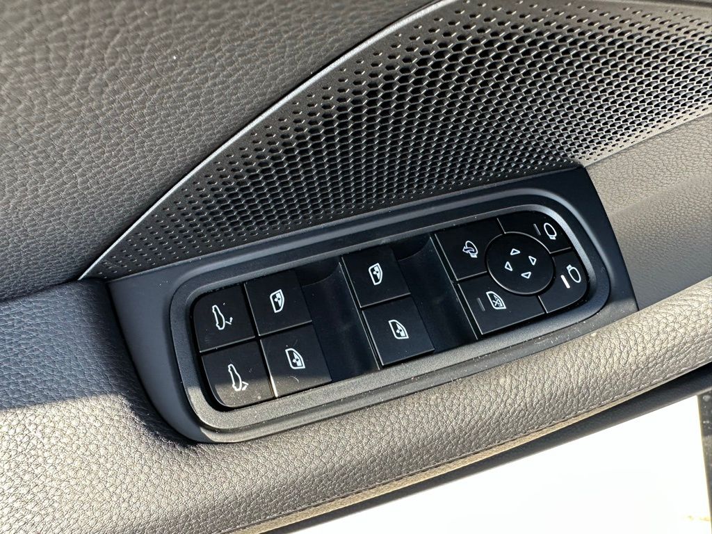 Thumbnail: 2026 Porsche Panamera - 20