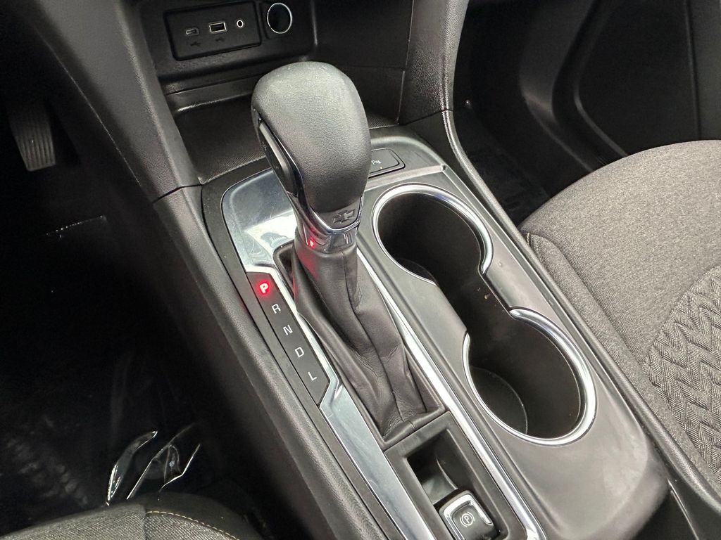 Used 2022 Iridescent Pearl Tricoat Chevrolet LT image 34