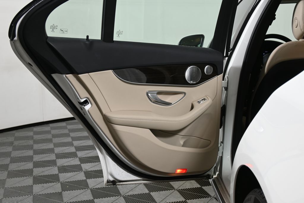 Thumbnail: 2020 Mercedes-Benz C-Class - 32