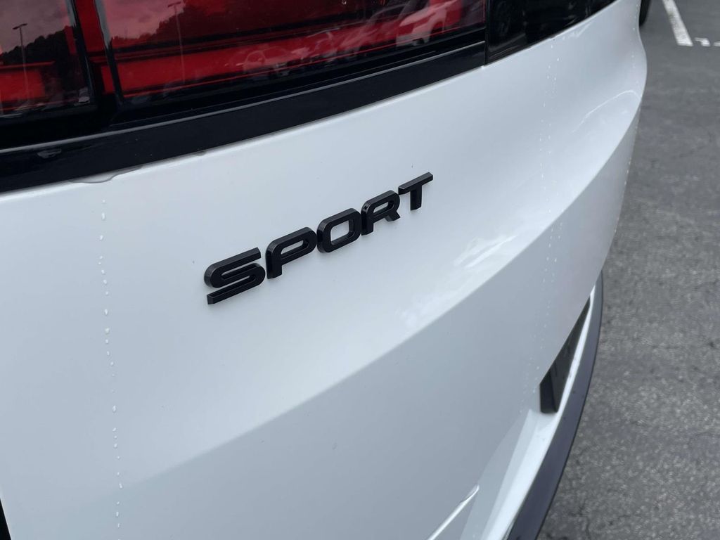 New 2026 White Land Rover Dynamic SE image 8