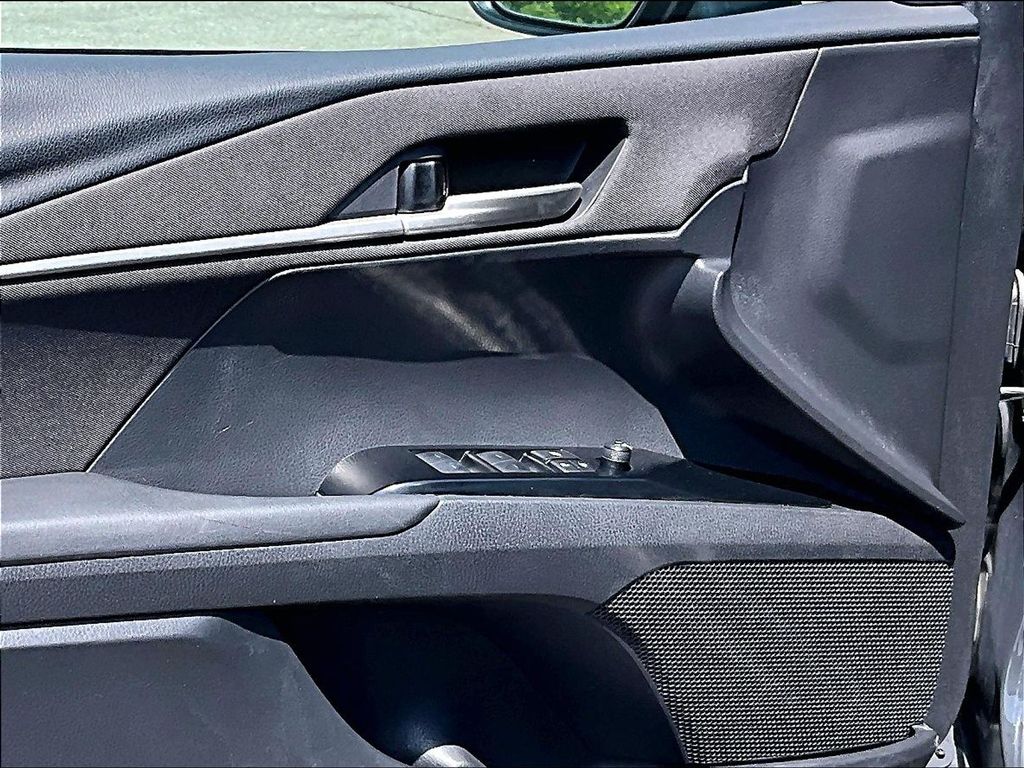 2025 Toyota Camry — photo 9