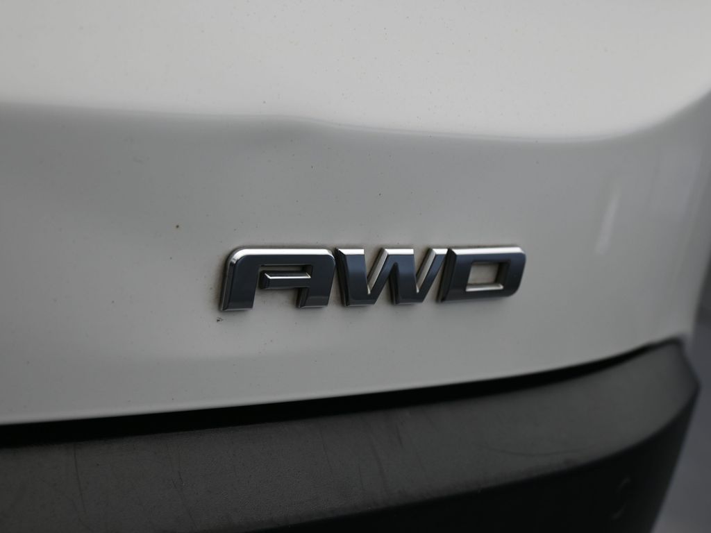 Used 2019 Summit White GMC SLE-2 image 39