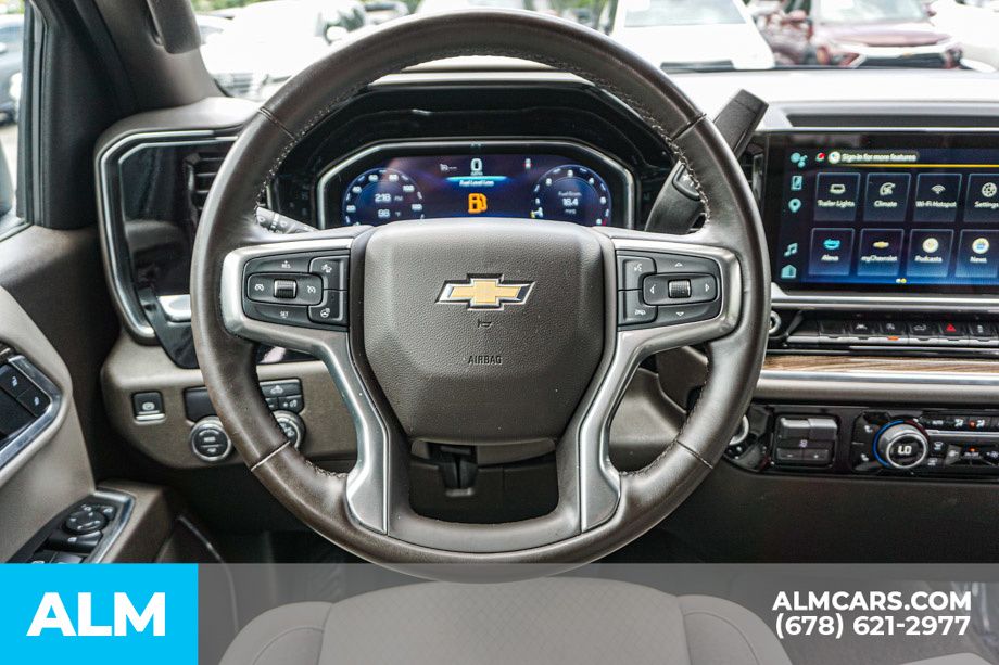 Used 2025 Black Chevrolet LT image 28