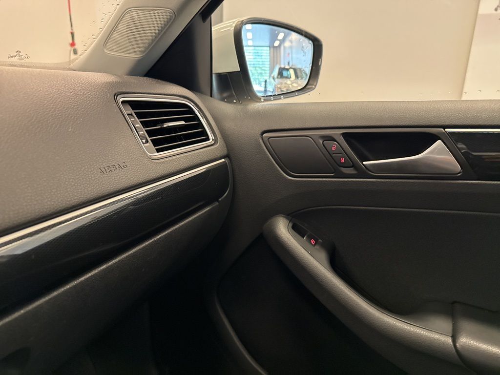 2017 Volkswagen Jetta 1.8T SEL photo 22