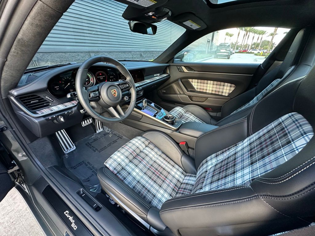 Thumbnail: 2025 Porsche 911 - 4