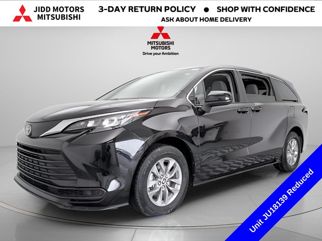 2024 Toyota Sienna LE 8-Passenger FWD